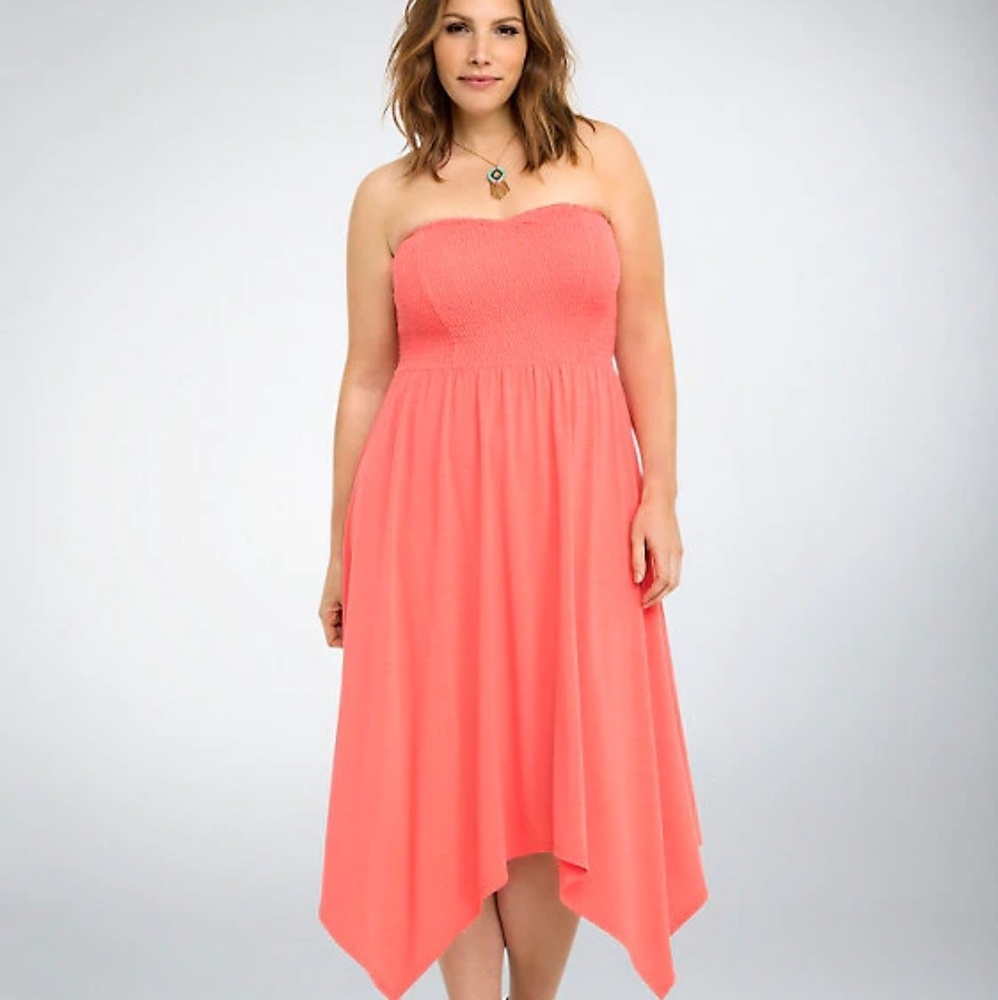 SMOCKED HANDKERCHIEF TUBE DRESS*TORRID 2